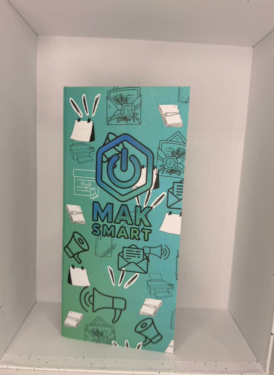 Реклами, дипляни, менюта, покани, календари и др. по поръчка